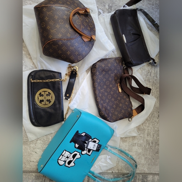 Assorted bags - Picture 2 of 12